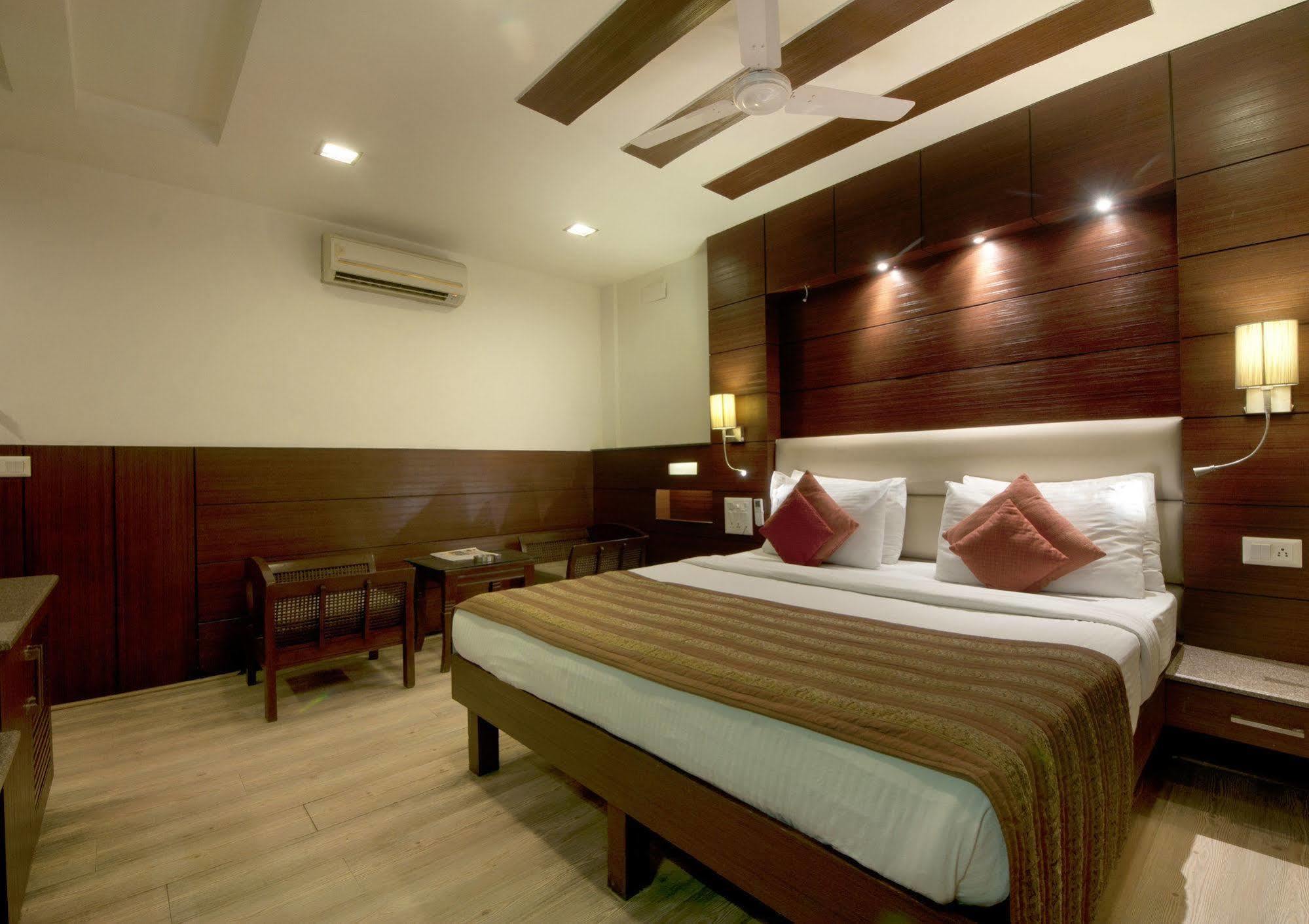 Hotel Amaltas International - Delhi-16 Nueva Delhi Exterior foto