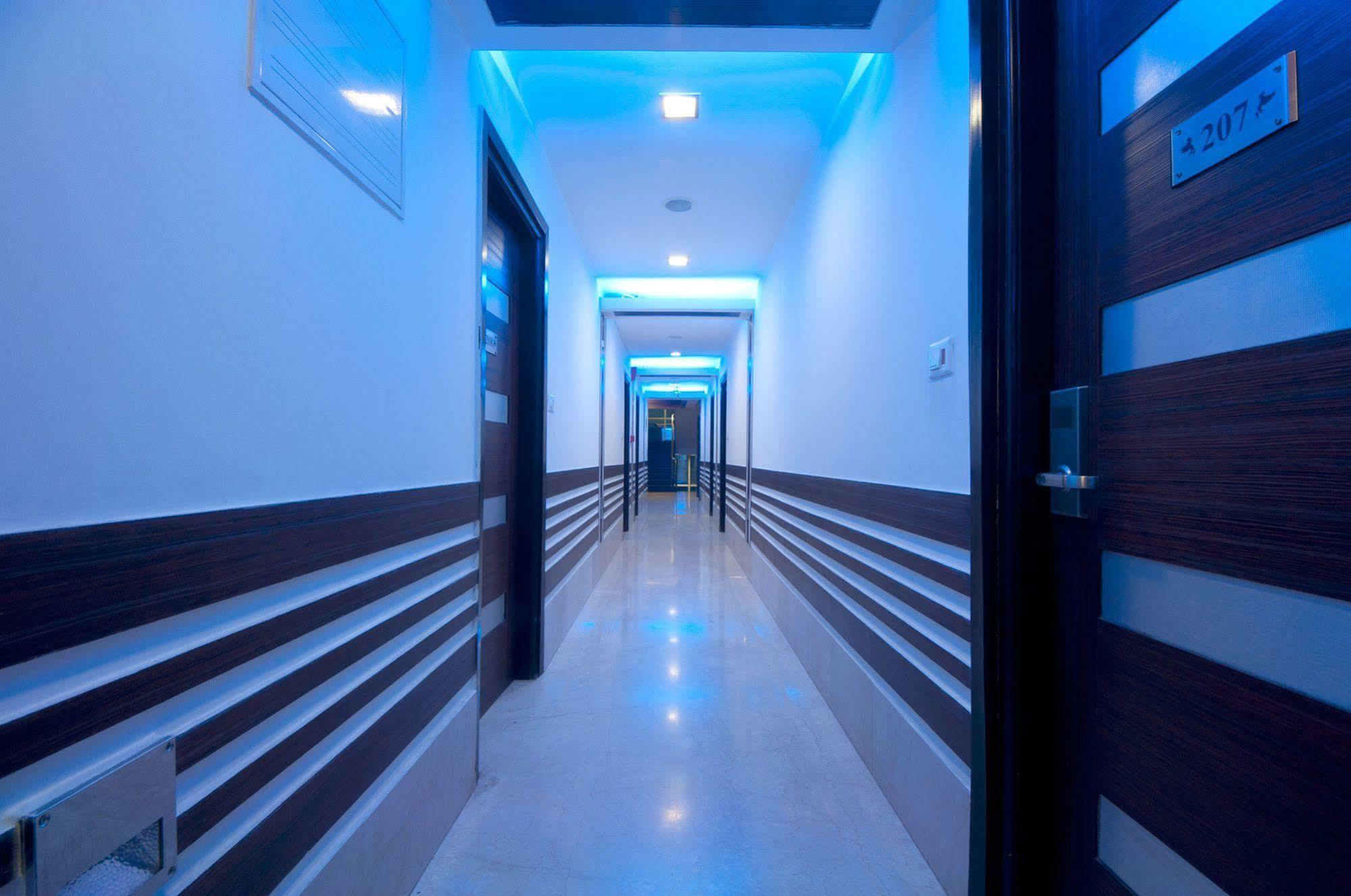Hotel Amaltas International - Delhi-16 Nueva Delhi Exterior foto